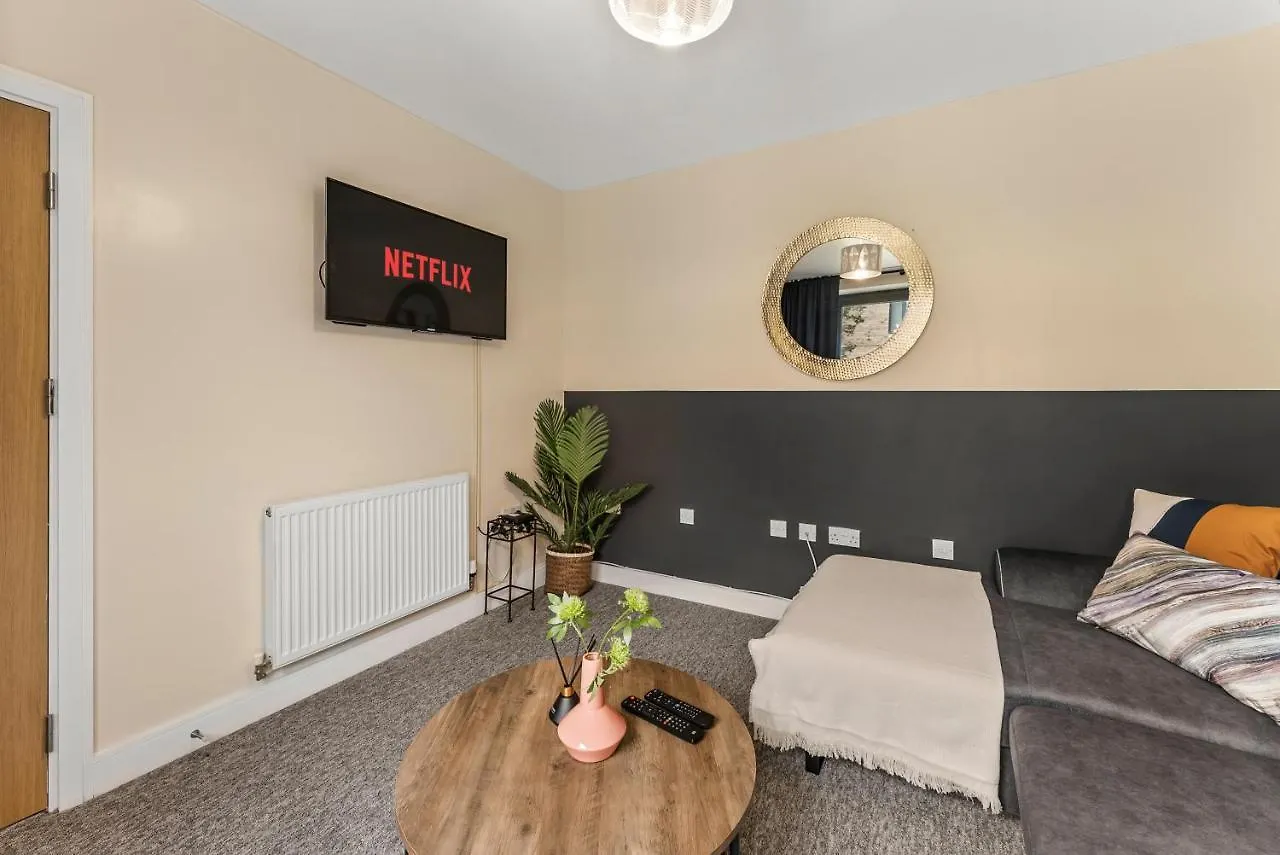 Sleek And Stylish 2 Bed With Garden And Parking Apartment Sheffield United Kingdom