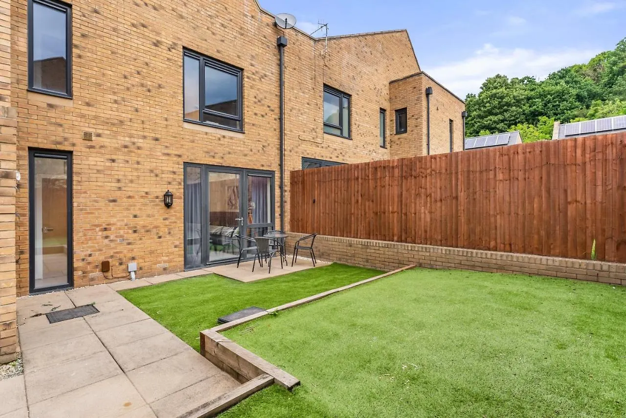 Sleek And Stylish 2 Bed With Garden And Parking Apartment Sheffield United Kingdom