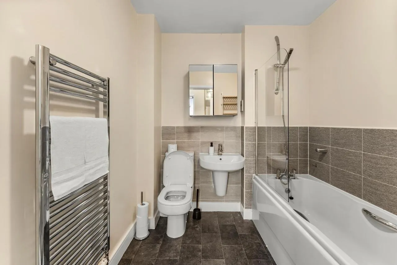Sleek And Stylish 2 Bed With Garden And Parking Apartment Sheffield