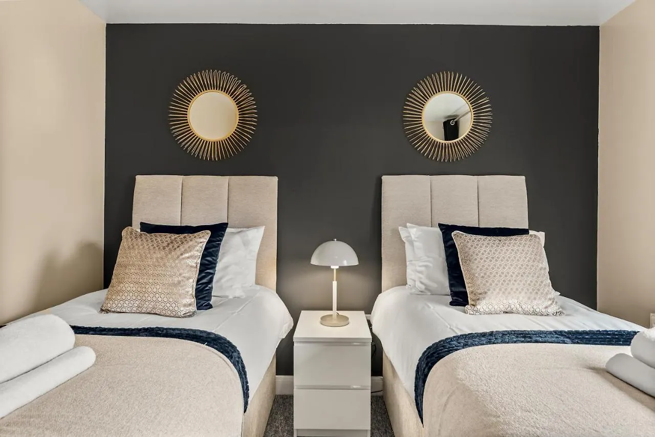 Sleek And Stylish 2 Bed With Garden And Parking Apartment Sheffield 0*,  United Kingdom